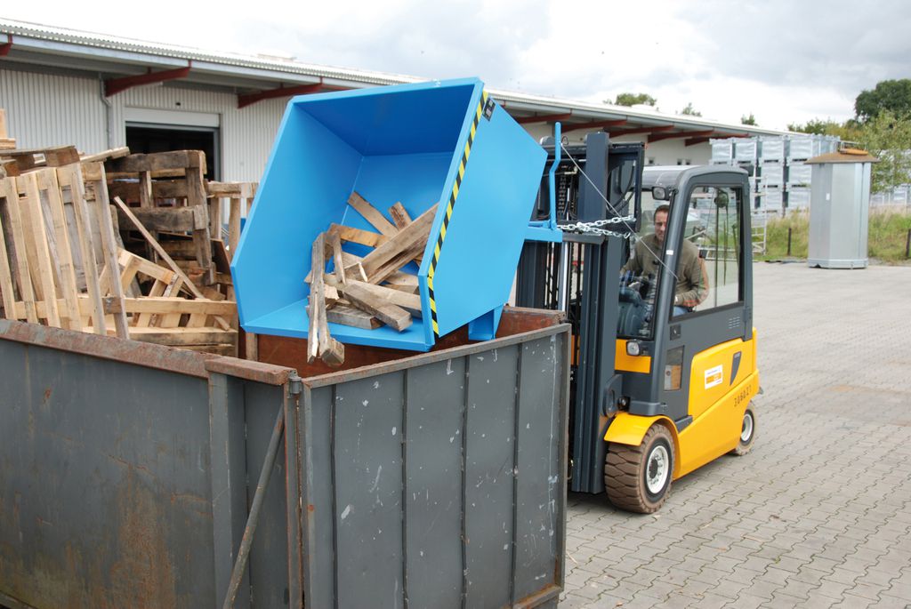 Bauer Suedlohn Kippbehaelter Typ GU Serie 300 bis 2000 Liter RAL 5012 Lichtblau Spaenebehaelter